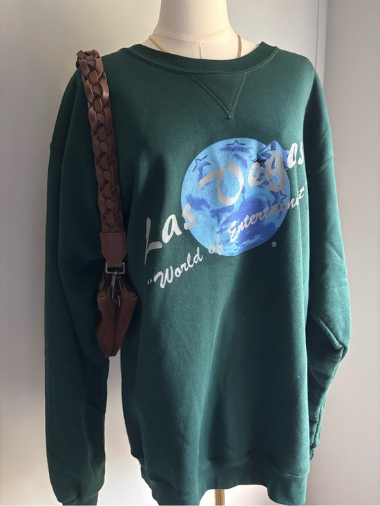planet hollywood Tops - Las Vegas Graphic Crewneck Sweatshirt - Forest Green